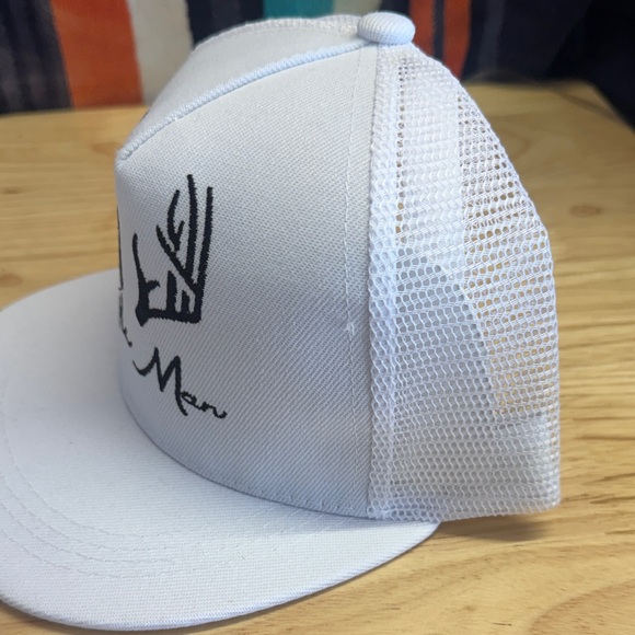 White Simple Man Cap - Picture 3 of 5